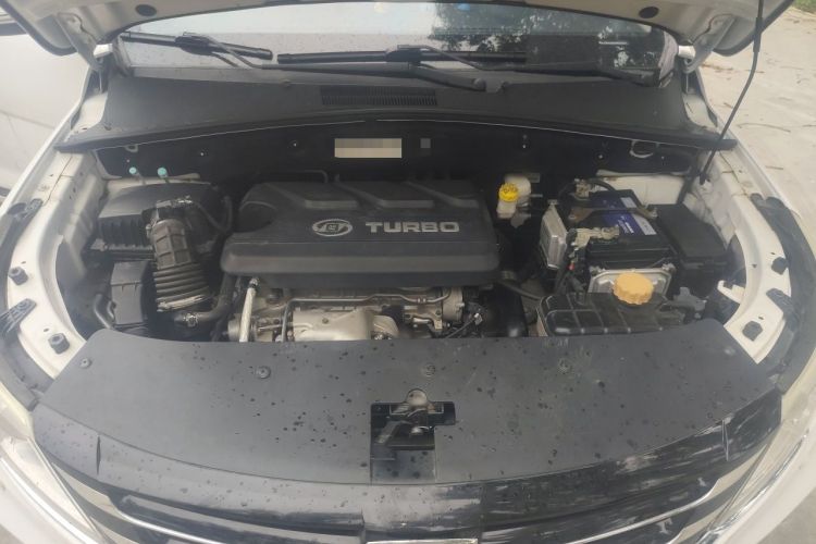 Used Baojun 560 2017 1.5T DCT Flagship Model 7 Seats Engine Bay