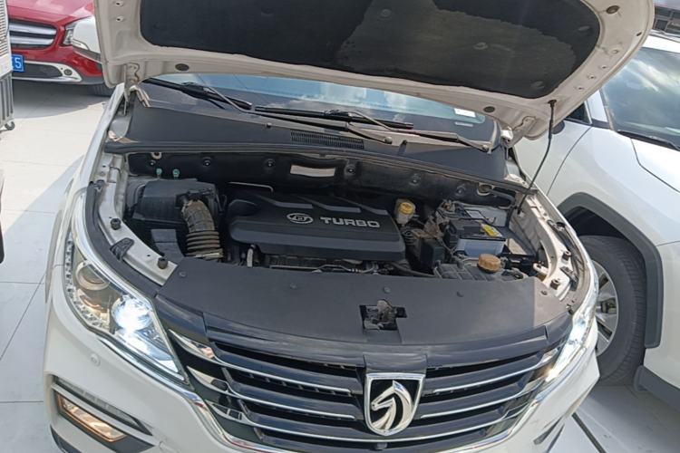 Used Baojun 560 2017 1.5T DCT Flagship Model 7 Seats Engine Bay
