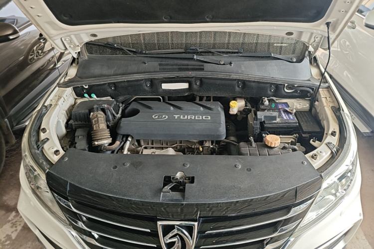 Used Baojun 560 2017 1.5T DCT Flagship Model 7 Seats Engine Bay