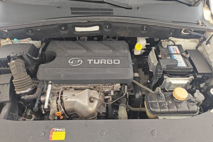 Used Baojun 560 2017 1.5T DCT Flagship Model 7 Seats Engine Bay