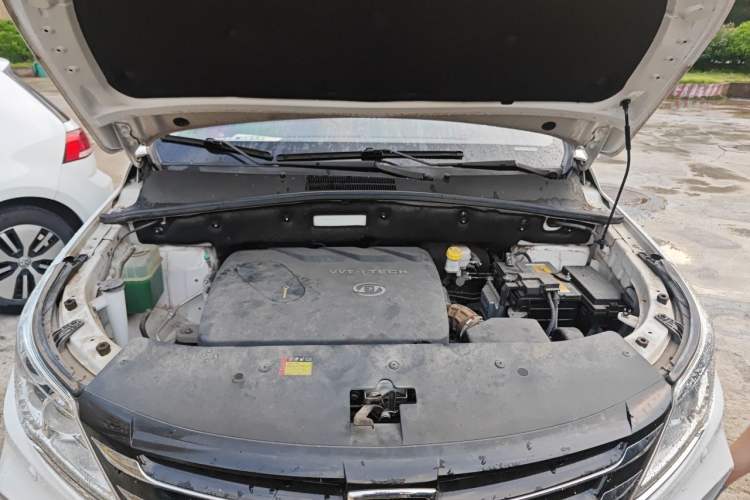 Used Baojun 560 2017 Rhythmic Edition 1.8L iAMT Prestige Model Engine Bay