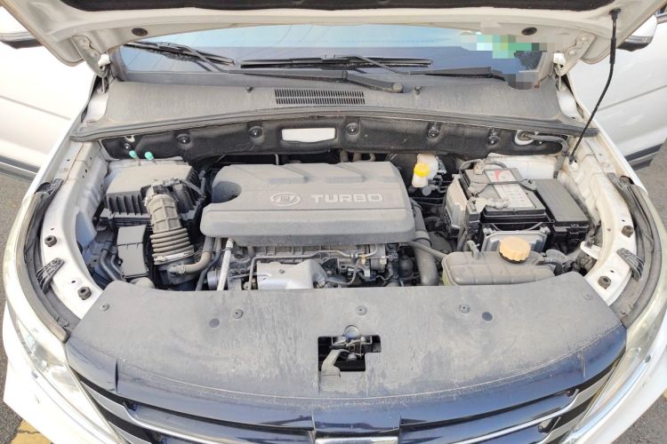 Used Baojun 560 2017 1.5T DCT Flagship Model 7 Seats Engine Bay