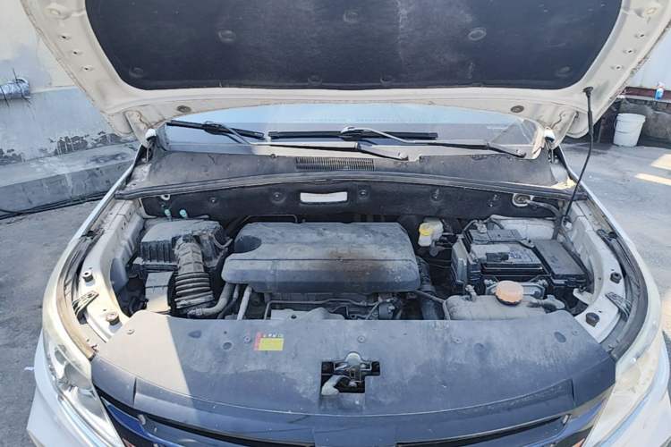 Used Baojun 560 2017 1.5T DCT Flagship Model 7 Seats Engine Bay