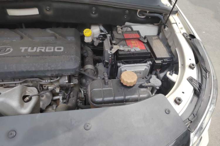 Used Baojun 560 2017 1.5T DCT Prestige Edition Engine Bay Left