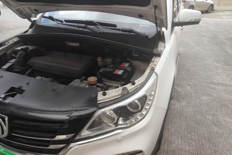 Used Baojun 560 2017 1.5T DCT Flagship Model Engine Bay Left