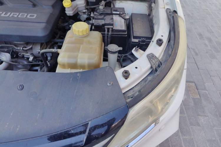 Used Baojun 560 2017 Rhythmic Edition 1.5T Manual Premium Model Engine Bay Left
