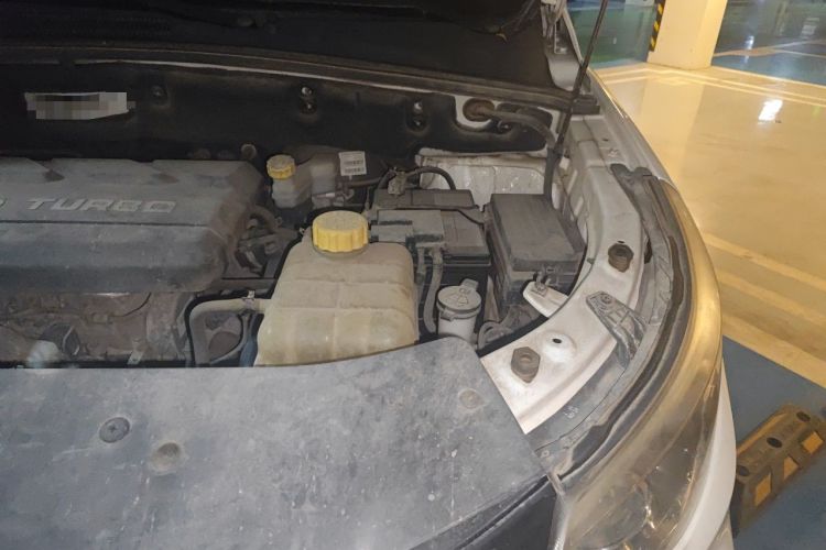 Used Baojun 560 2017 Rhythmic Edition 1.5T Manual Premium Model Engine Bay Left