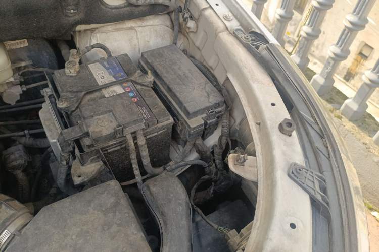 Used Baojun 560 2017 Rhythmic Edition 1.8L iAMT Prestige Model Engine Bay Left