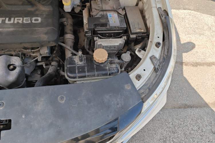 Used Baojun 560 2017 1.5T DCT Flagship Model Engine Bay Left