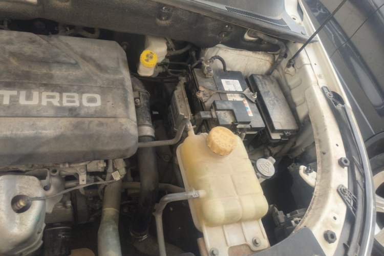 Used Baojun 560 2017 Rhythmic Edition 1.5T Manual Premium Model Engine Bay Left