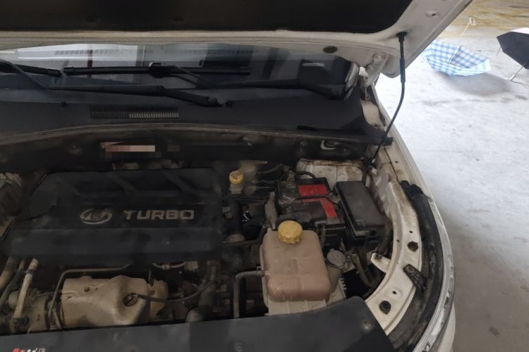 Used Baojun 560 2017 Rhythmic Edition 1.5T Manual Enjoyment Model Engine Bay Left