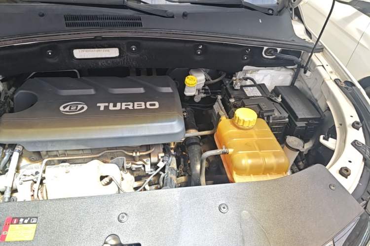 Used Baojun 560 2017 1.5T Manual Comfort Version 7 Seats Engine Bay Left
