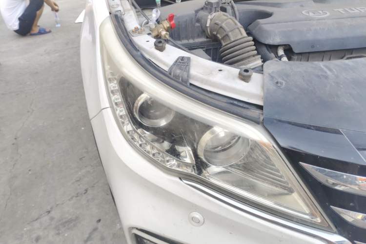 Used Baojun 560 2017 Rhythmic Edition 1.5T Manual Premium Model Engine Bay Right