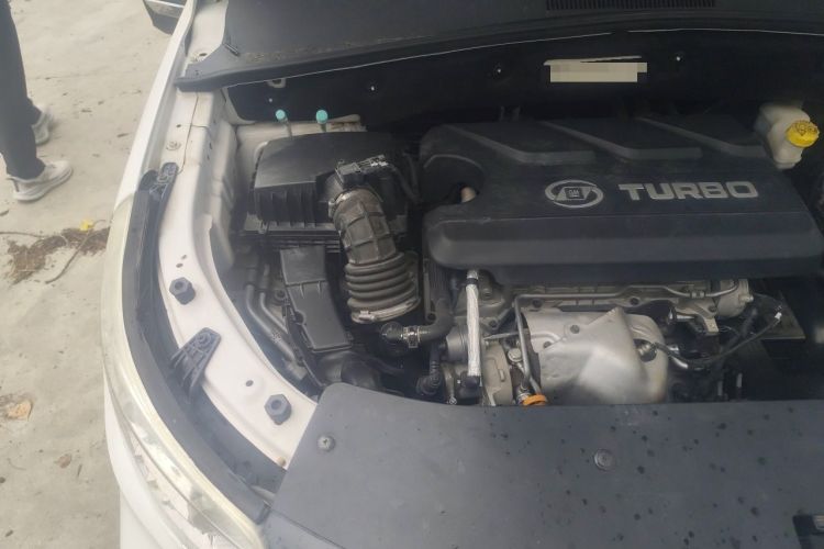 Used Baojun 560 2017 1.5T DCT Flagship Model 7 Seats Engine Bay Right