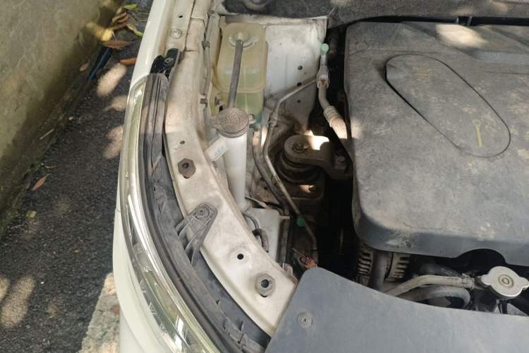 Used Baojun 560 2017 Rhythmic Edition 1.8L iAMT Prestige Model Engine Bay Right