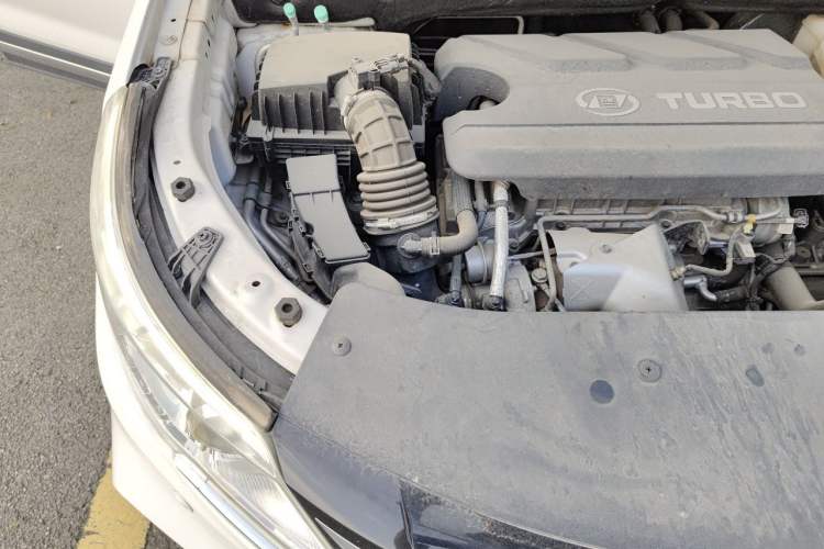 Used Baojun 560 2017 1.5T DCT Flagship Model 7 Seats Engine Bay Right