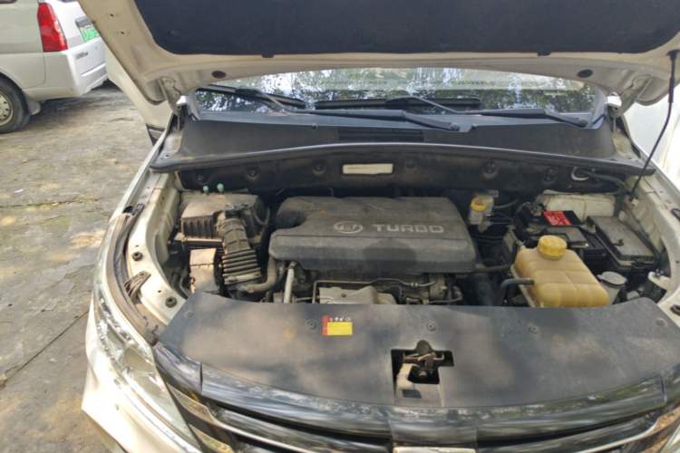 Used Baojun 560 2017 Rhythmic Edition 1.5T Manual Premium Model Engine Bay Right