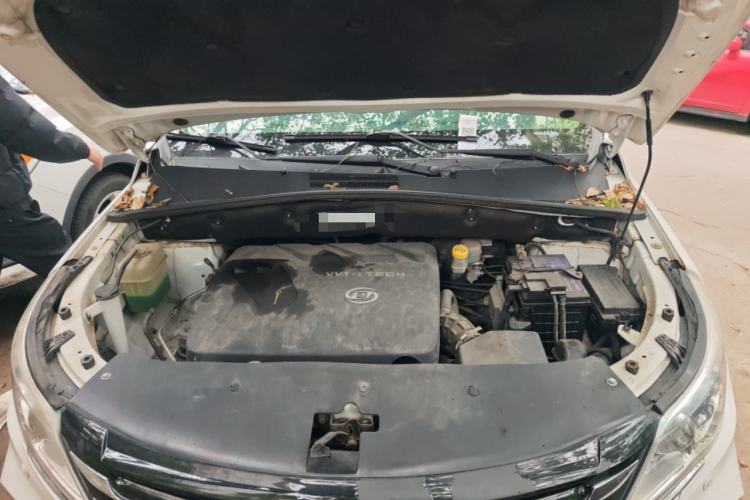 Used Baojun 560 2017 Rhythmic Edition 1.8L iAMT Prestige Model Engine Bay