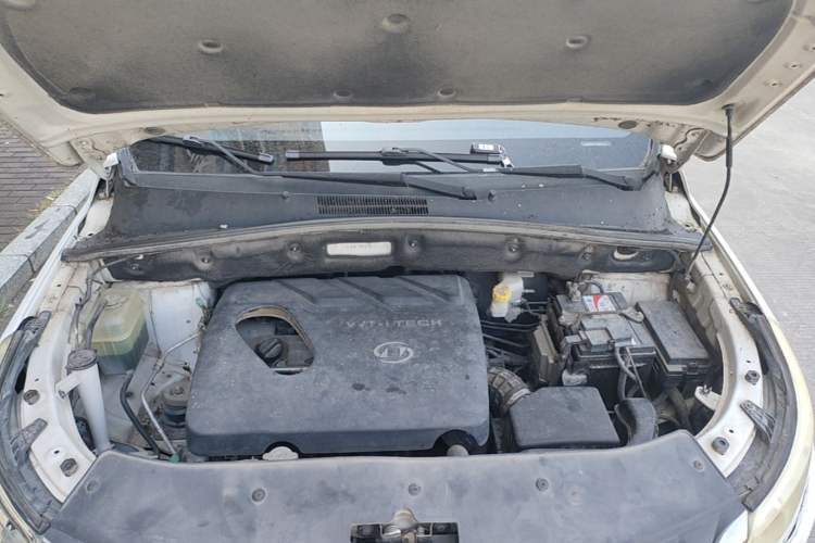 Used Baojun 560 2017 Rhythmic Edition 1.8L iAMT Prestige Model Engine Bay