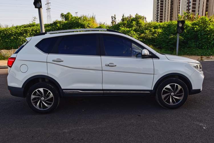 Used Baojun 560 2017 Rhythmic Edition 1.8L iAMT Prestige Model Exterior 2