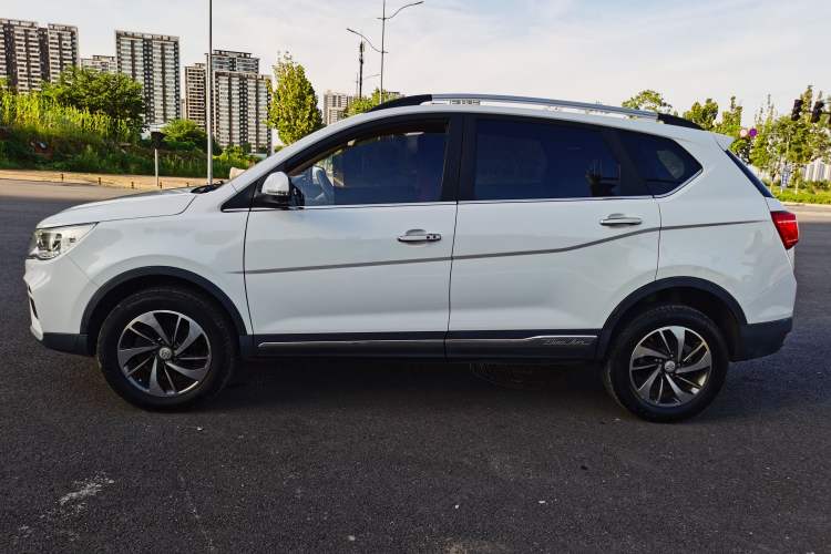 Used Baojun 560 2017 Rhythmic Edition 1.8L iAMT Prestige Model Exterior 5