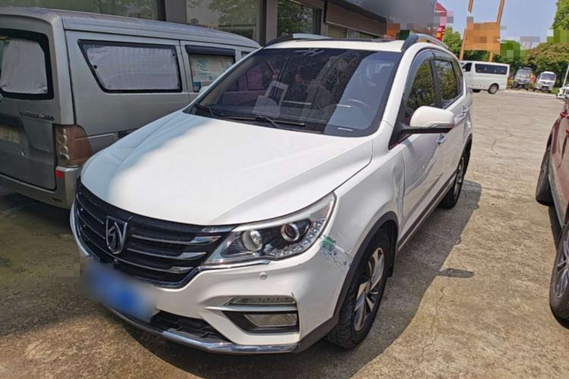 Used Baojun 560 2017 1.5T DCT Flagship Model 7 Seats Front Left 45 Deg