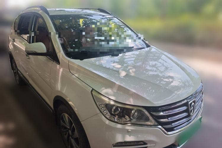 Used Baojun 560 2017 Rhythmic Edition 1.5T Manual Premium Model Front Right 45 Deg