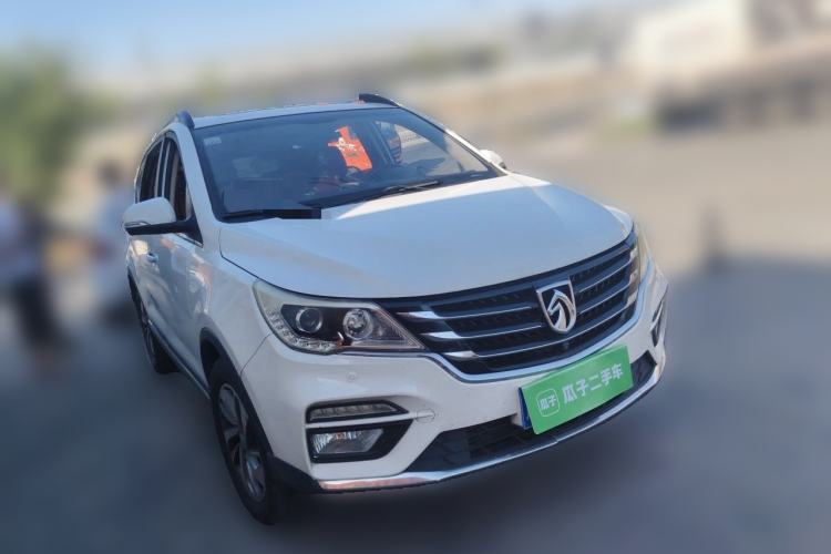 Used Baojun 560 2017 Rhythmic Edition 1.5T Manual Premium Model Front Right 45 Deg