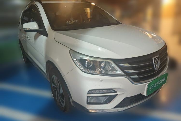 Used Baojun 560 2017 Rhythmic Edition 1.5T Manual Premium Model Front Right 45 Deg