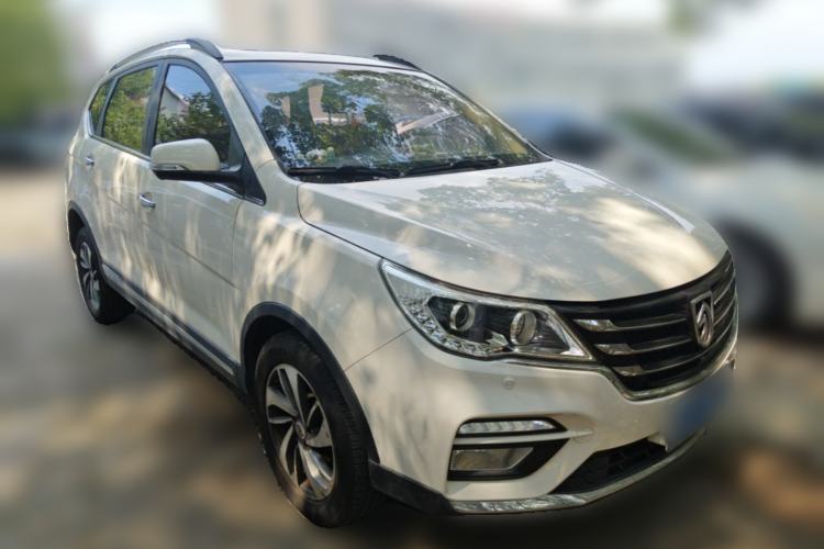Used Baojun 560 2017 Rhythmic Edition 1.5T Manual Premium Model Front Right 45 Deg