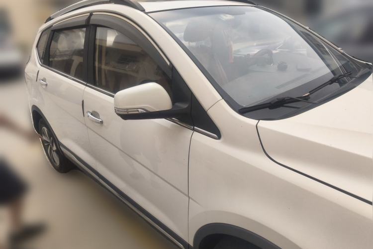 Used Baojun 560 2017 Rhythmic Edition 1.5T Manual Premium Model Front Right 45 Deg