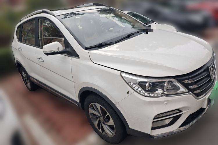 Used Baojun 560 2017 Rhythmic Edition 1.8L iAMT Prestige Model Front Right 45 Deg