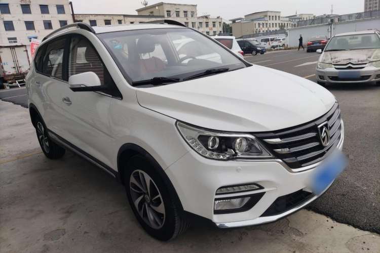 Used Baojun 560 2017 Rhythmic Edition 1.5T Manual Premium Model Front Right 45 Deg