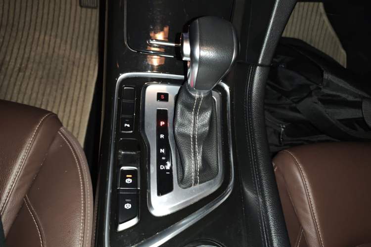 Used Baojun 560 2017 1.5T DCT Prestige Edition Gear Lever