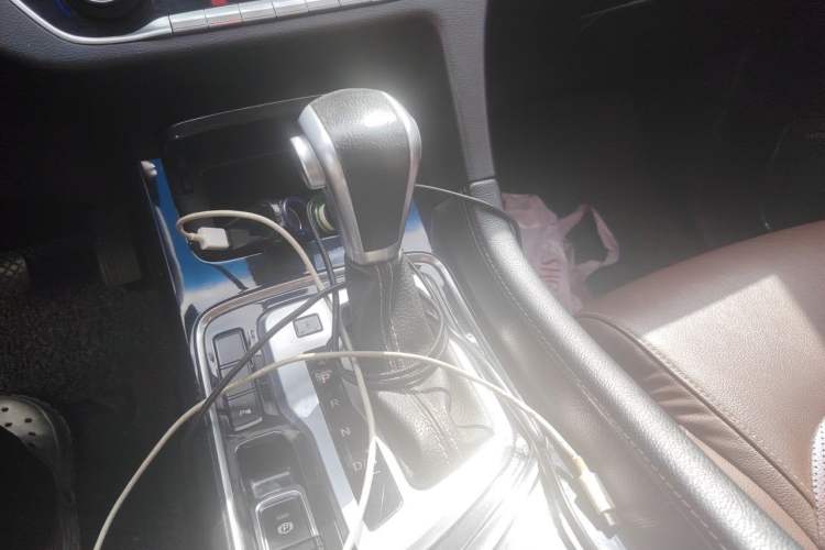 Used Baojun 560 2017 1.5T DCT Flagship Model Gear Lever
