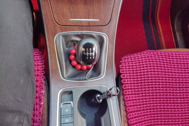 Used Baojun 560 2017 Rhythmic Edition 1.5T Manual Premium Model Gear Lever