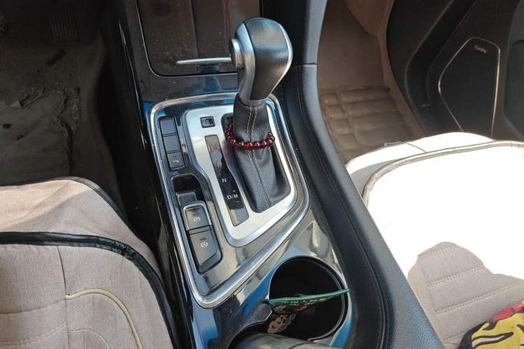 Used Baojun 560 2017 1.5T DCT Flagship Model Gear Lever
