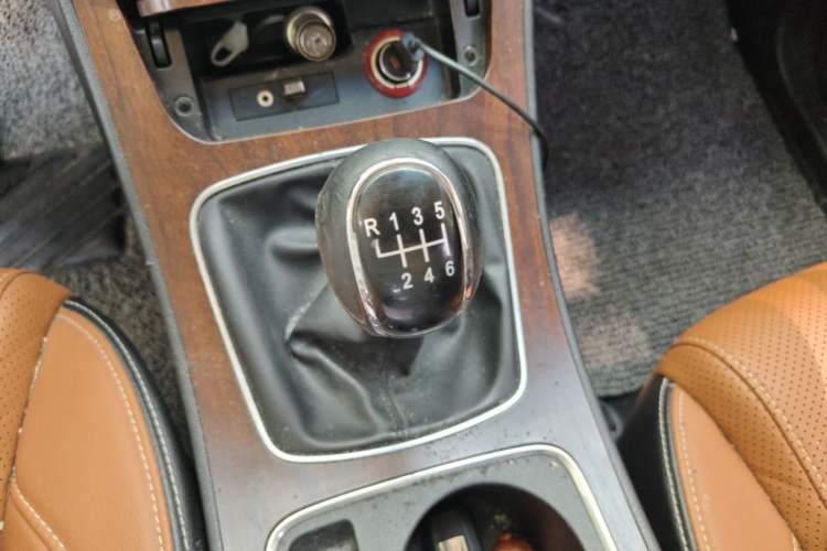 Used Baojun 560 2017 Rhythmic Edition 1.5T Manual Premium Model Gear Lever