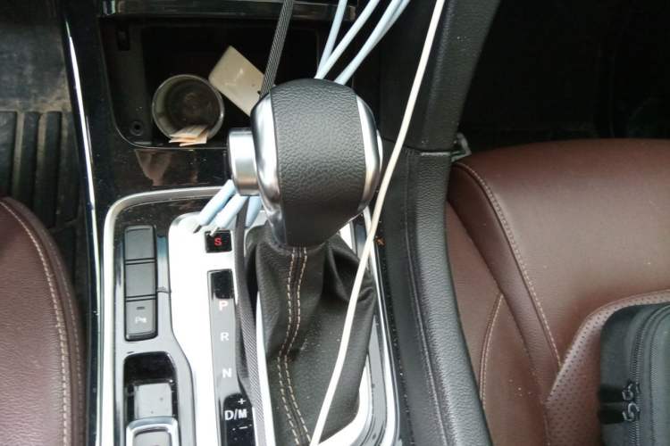 Used Baojun 560 2017 1.5T DCT Flagship Model Gear Lever