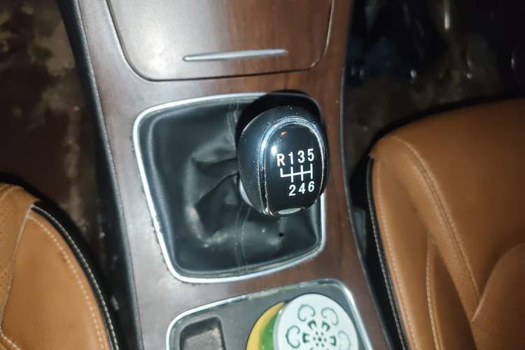 Used Baojun 560 2017 Rhythmic Edition 1.5T Manual Enjoyment Model Gear Lever