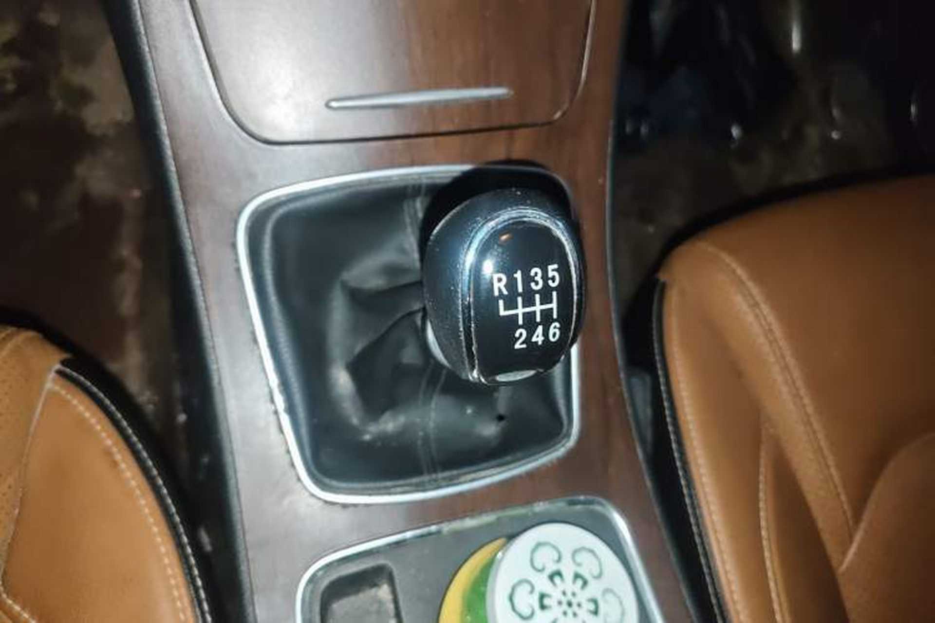 Used Baojun 560 2017 Rhythmic Edition 1.5T Manual Enjoyment Model Gear Lever