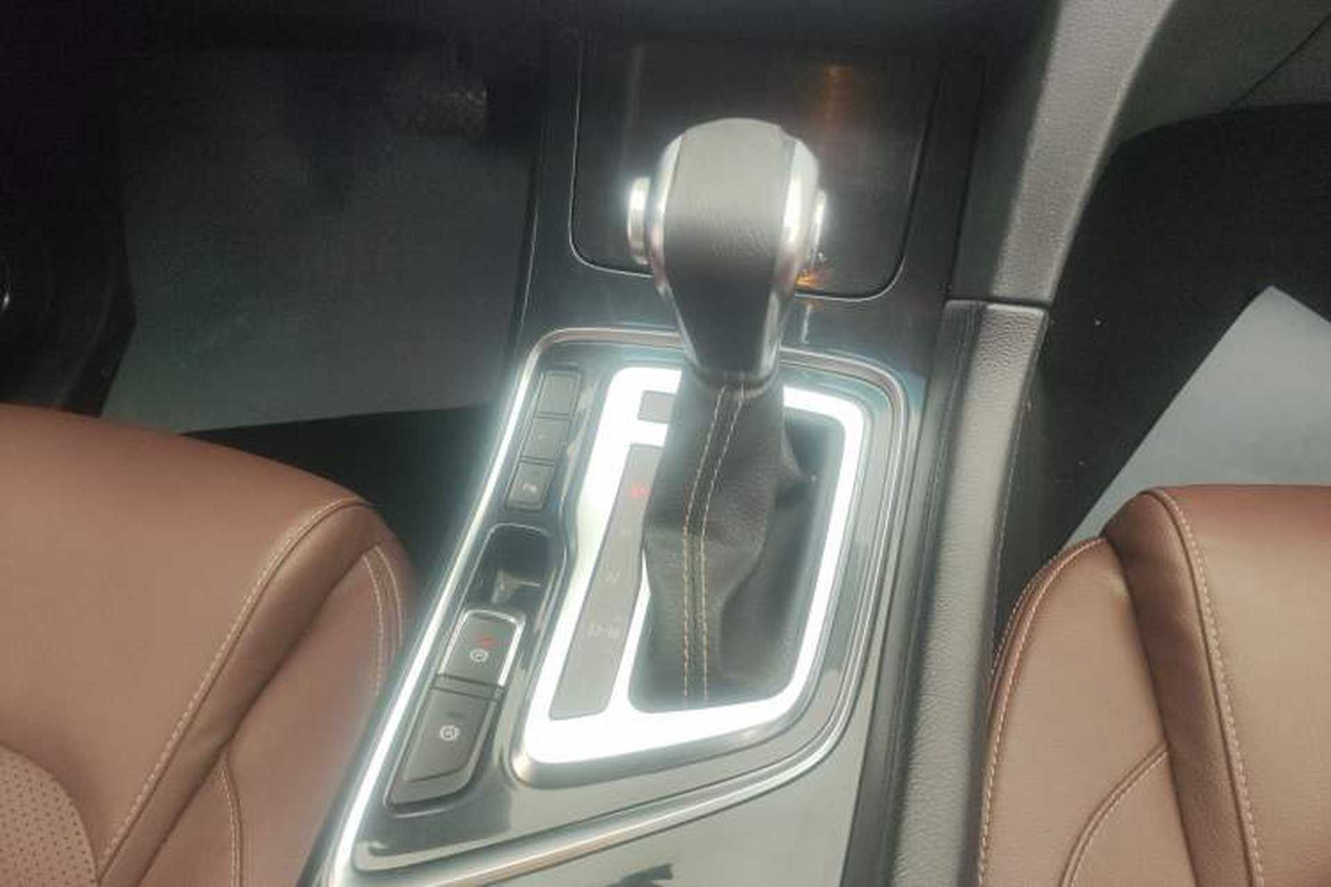 Used Baojun 560 2017 1.5T DCT Prestige Edition Gear Lever