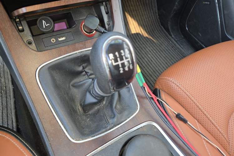 Used Baojun 560 2017 Rhythmic Edition 1.5T Manual Premium Model Gear Lever