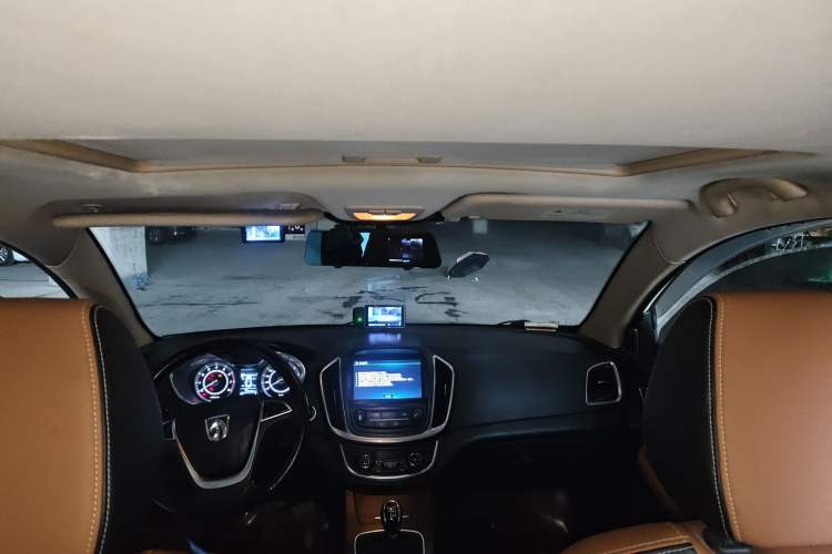 Used Baojun 560 2017 Rhythmic Edition 1.5T Manual Enjoyment Model Headliner