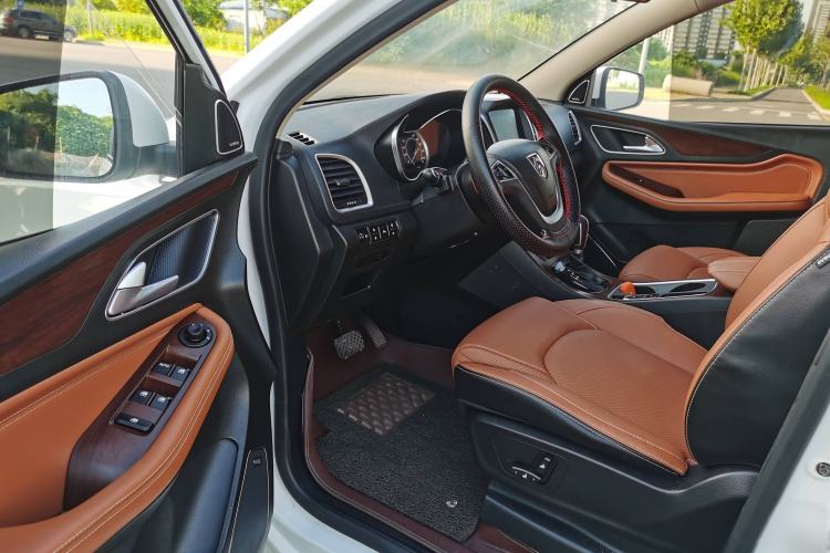Used Baojun 560 2017 Rhythmic Edition 1.8L iAMT Prestige Model Interior 1
