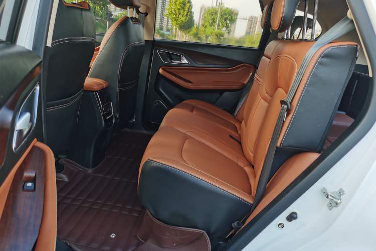 Used Baojun 560 2017 Rhythmic Edition 1.8L iAMT Prestige Model Interior 2