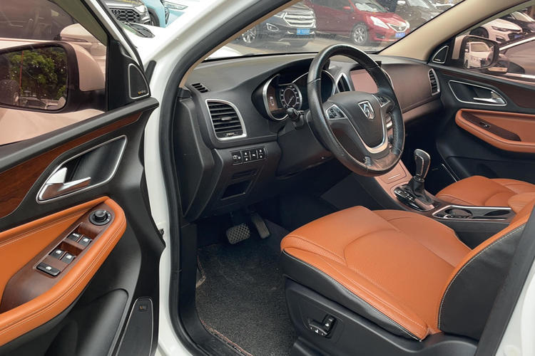 Used Baojun 560 2017 Rhythmic Edition 1.8L iAMT Prestige Model Interior 2
