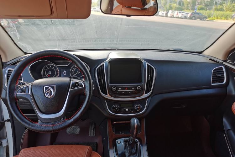 Used Baojun 560 2017 Rhythmic Edition 1.8L iAMT Prestige Model Interior 3