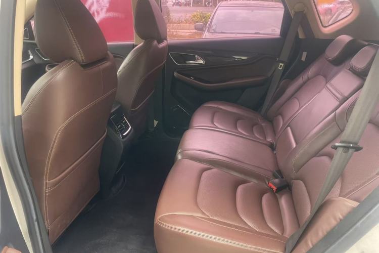 Used Baojun 560 2017 1.5T DCT Flagship Model Interior 3