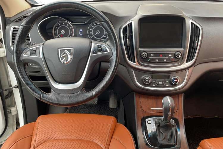 Used Baojun 560 2017 Rhythmic Edition 1.8L iAMT Prestige Model Interior 3
